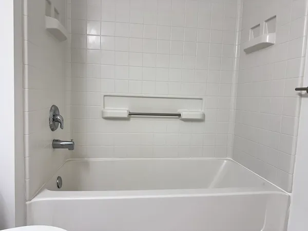 $2,800 | 164 Rosehall Drive, Unit 3, Lake Zurich, IL 60047