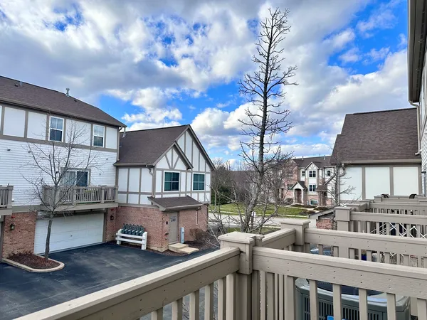 $2,800 | 164 Rosehall Drive, Unit 3, Lake Zurich, IL 60047