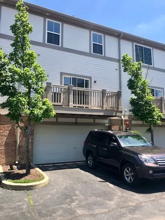 $2,800 | 164 Rosehall Drive, Unit 3, Lake Zurich, IL 60047