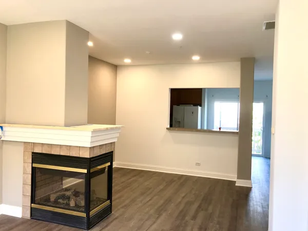 $2,800 | 164 Rosehall Drive, Unit 3, Lake Zurich, IL 60047