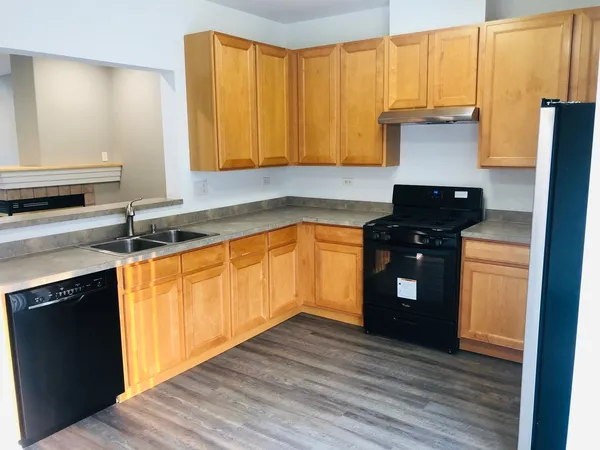 $2,800 | 164 Rosehall Drive, Unit 3, Lake Zurich, IL 60047