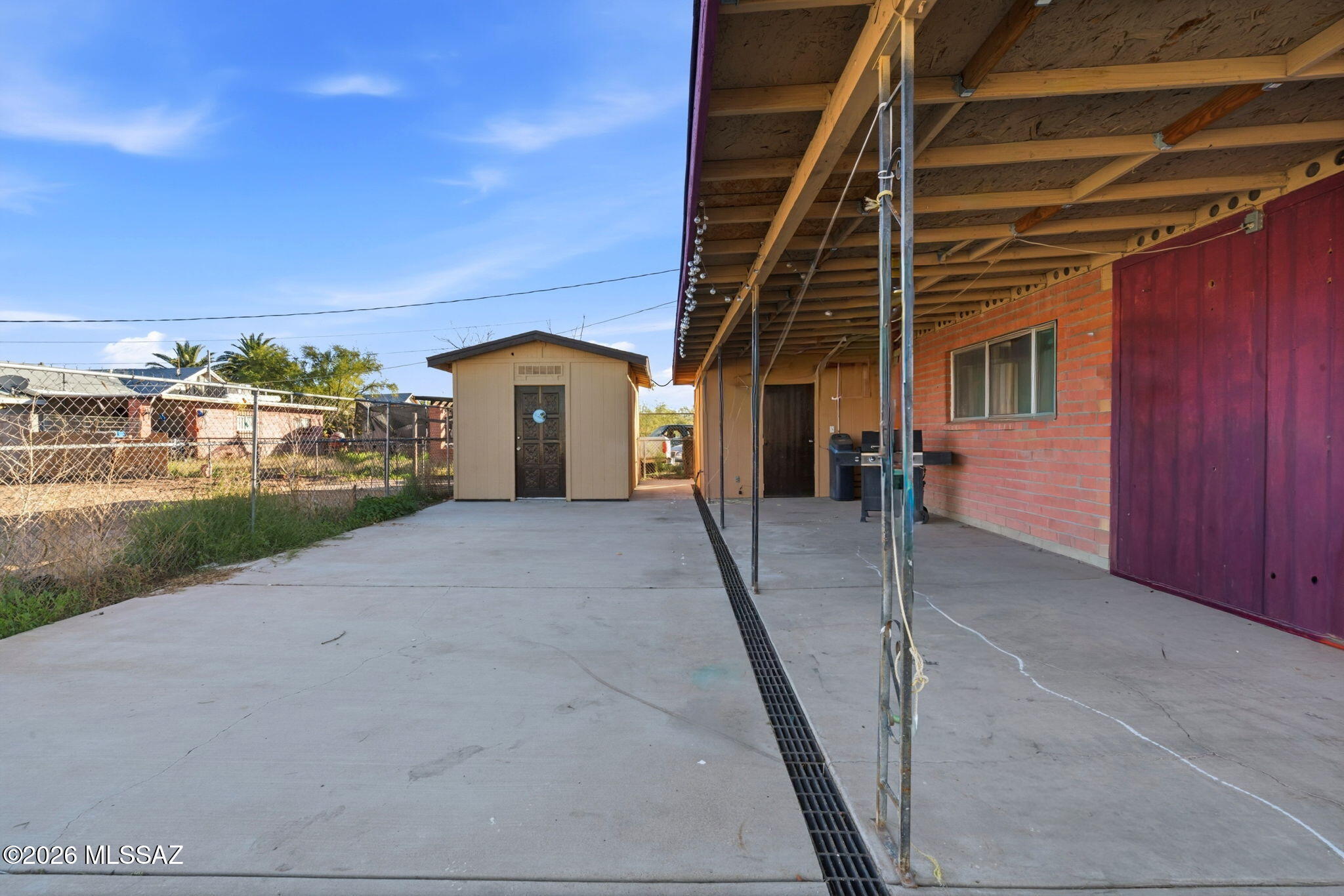 5125 South Missiondale Road Tucson, AZ 85706 - Photo 20 of 32 a view of a house with backyard and porch