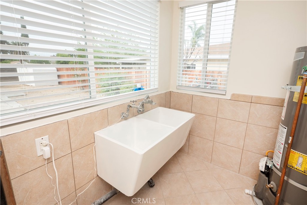 7579 Emerald Street Riverside, CA 92504 - Photo 5 of 16