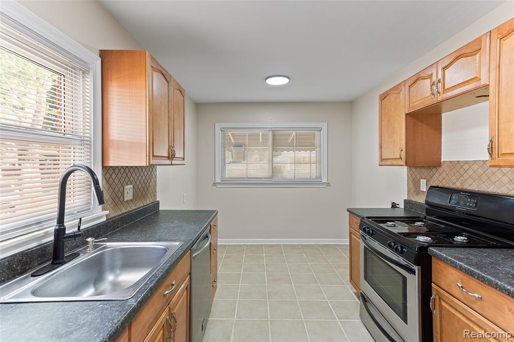 1653 London Avenue Lincoln Park, MI 48146 - Photo 10 of 30