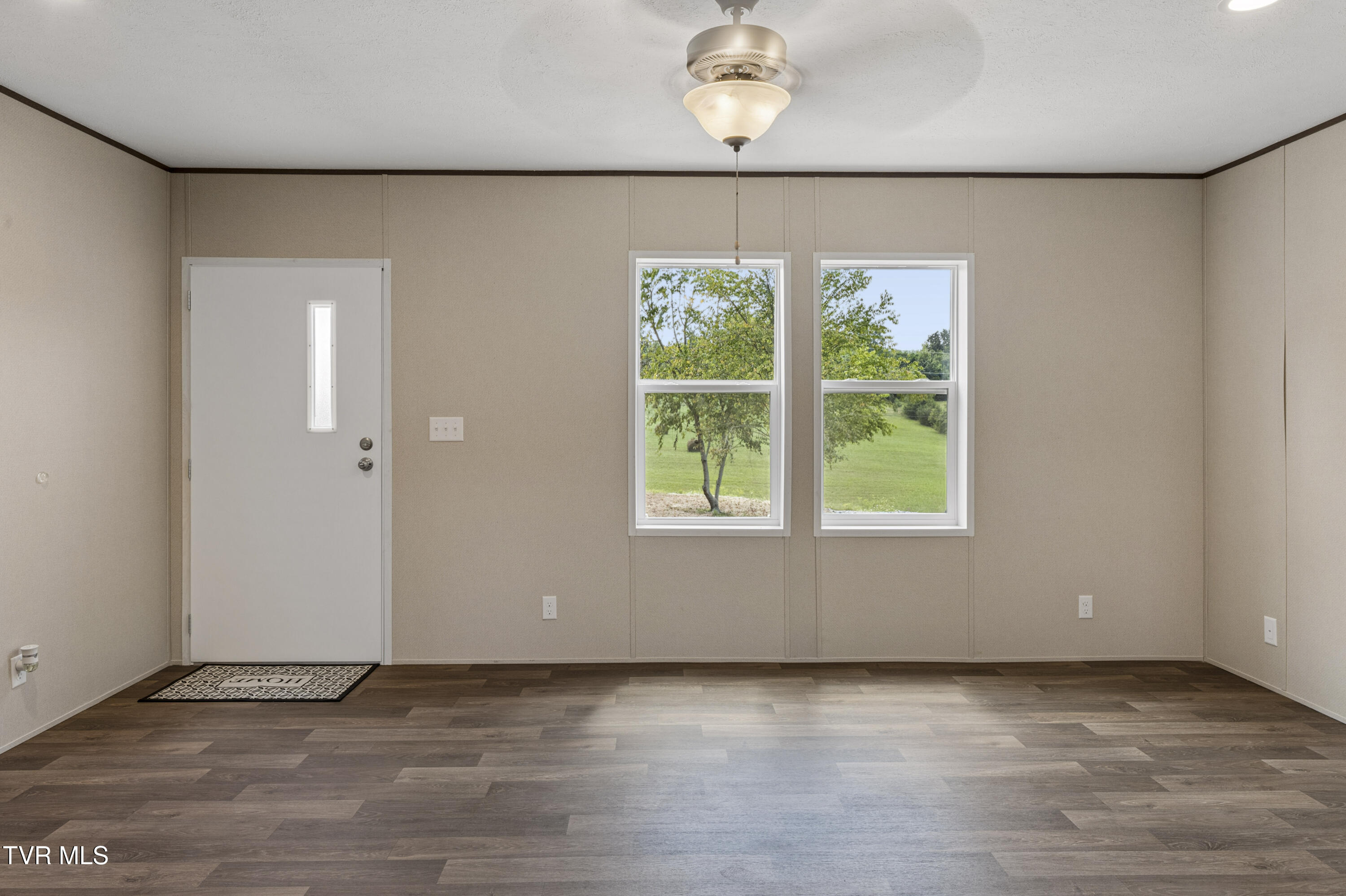 1485 Jearoldstown Road Chuckey, TN 37641 - Photo 23 of 39 Living Room