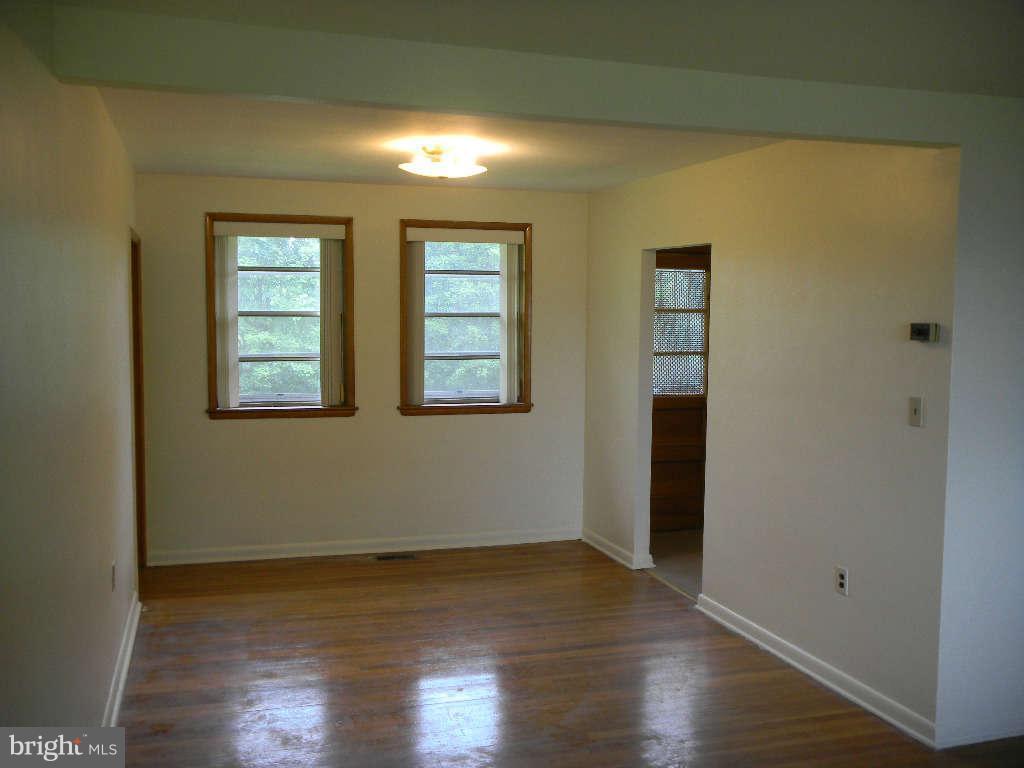 8606 Inwood Road Baltimore, MD 21244 - Photo 14 of 29 Dining Room