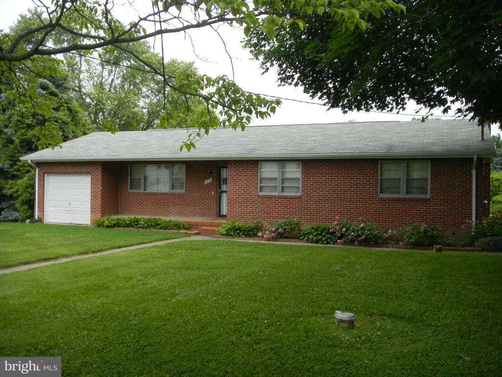 8606 Inwood Road Baltimore, MD 21244 - Photo 3 of 29 Exterior (Front)