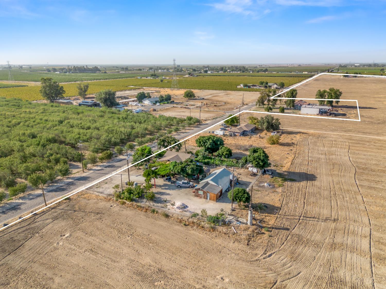 9890 South Hayes Avenue Raisin City, CA 93652 - Photo 3 of 11
