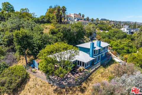 $1,699,999 | 3661 Sunswept Drive, Studio City, CA 91604