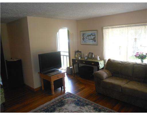 146 Pole Bridge Road Scituate, RI 02857 - Photo 12 of 17 Living Room.