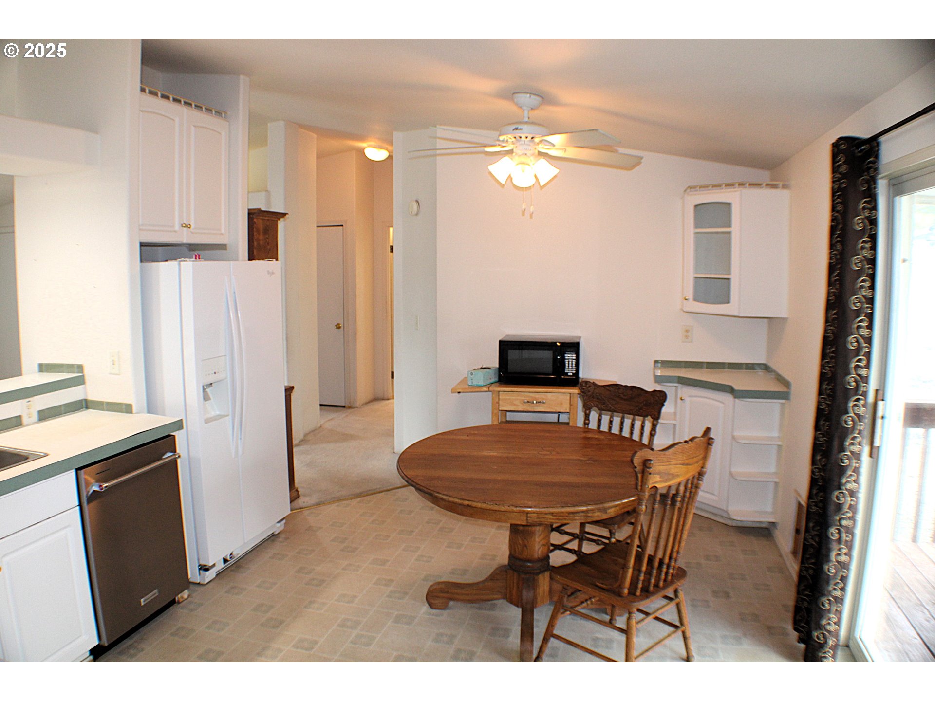 124 Country Side Lane Winston, OR 97496 - Photo 11 of 23