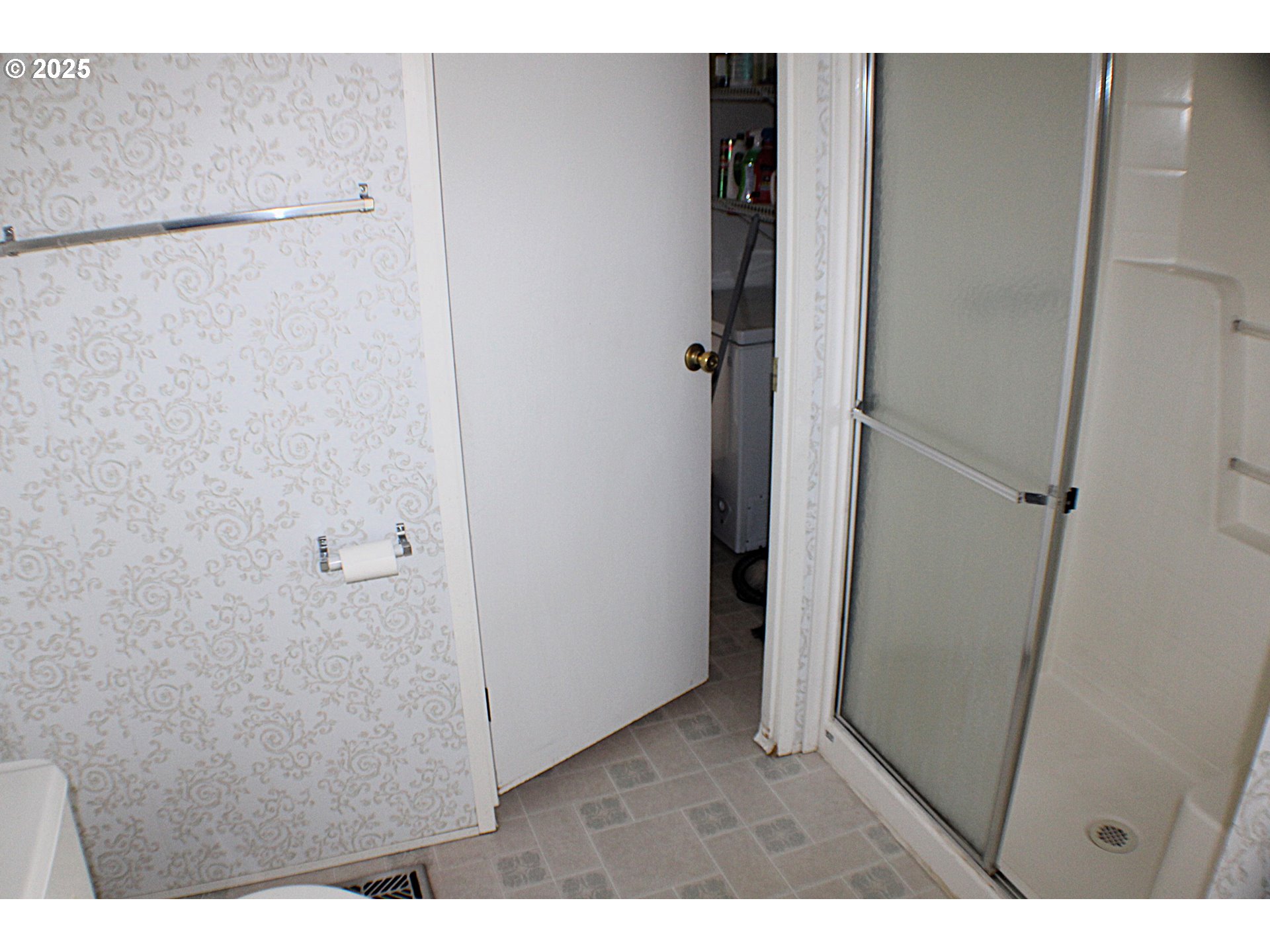 124 Country Side Lane Winston, OR 97496 - Photo 16 of 23