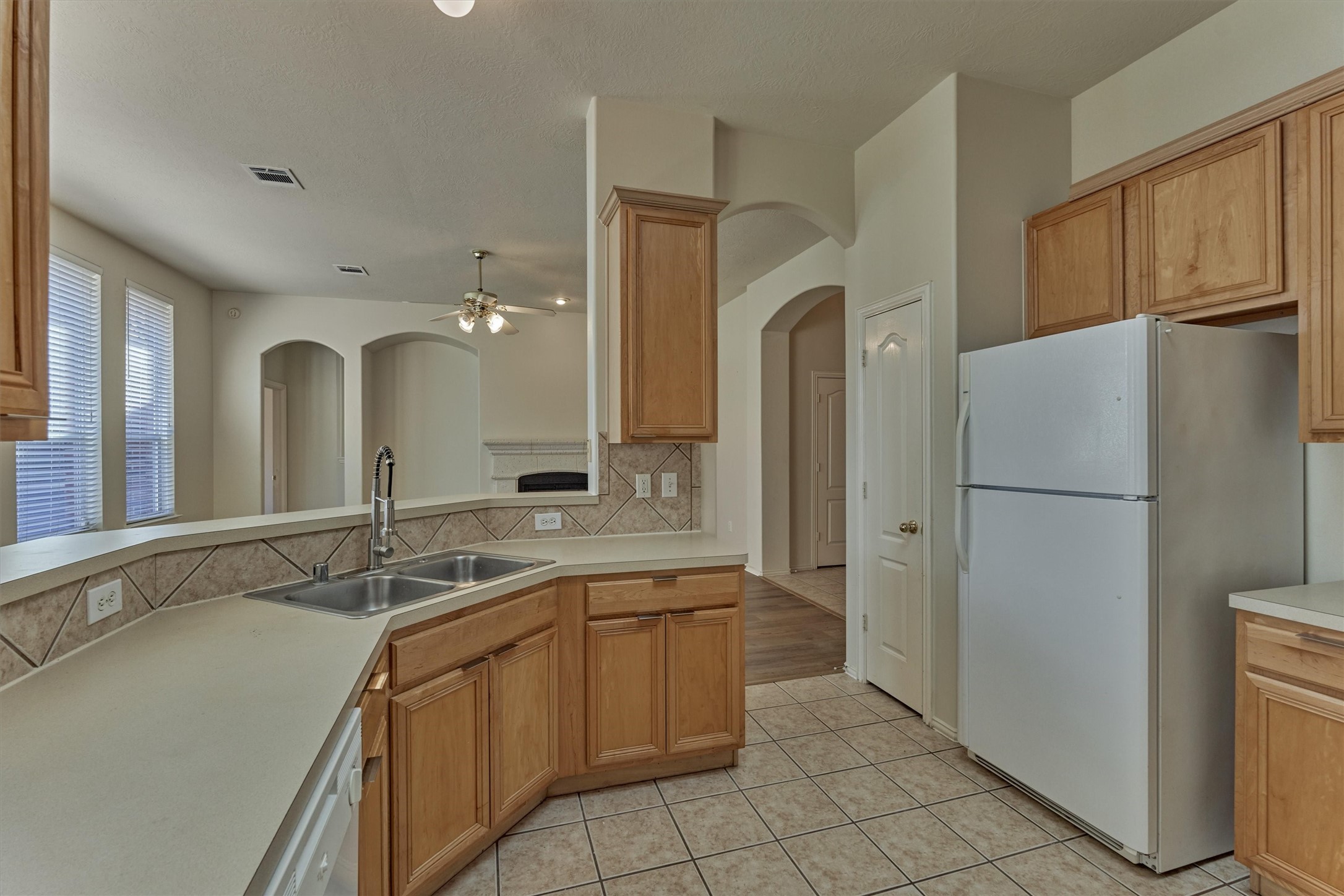 21322 Hannover Forest Spring, TX 77388 - Photo 11 of 30 Tons of prep space throughout the kitchen.