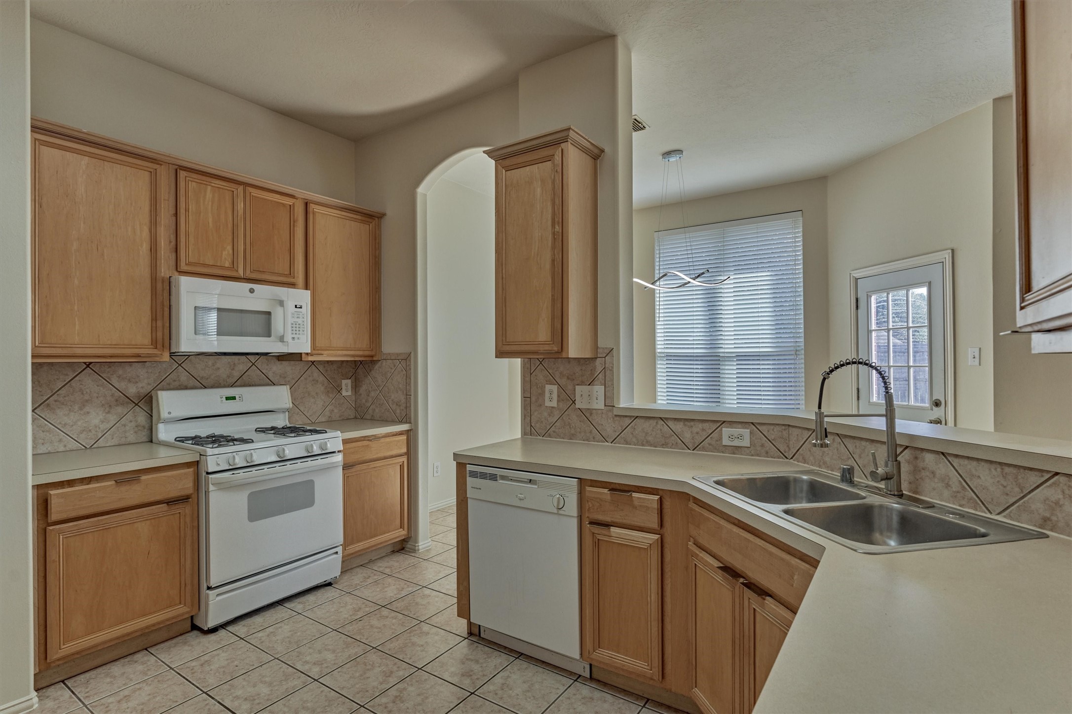 21322 Hannover Forest Spring, TX 77388 - Photo 12 of 30 Flooded with natural light throughout!