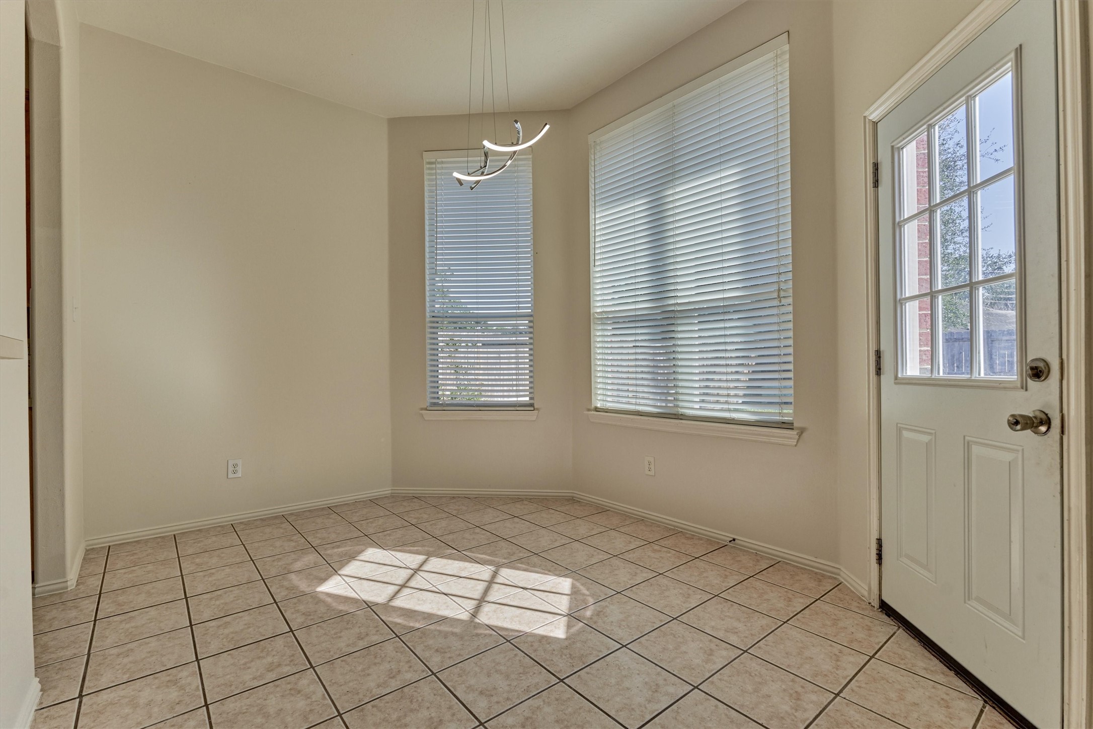 21322 Hannover Forest Spring, TX 77388 - Photo 14 of 30 Breakfast room with superb views of the private backyard.