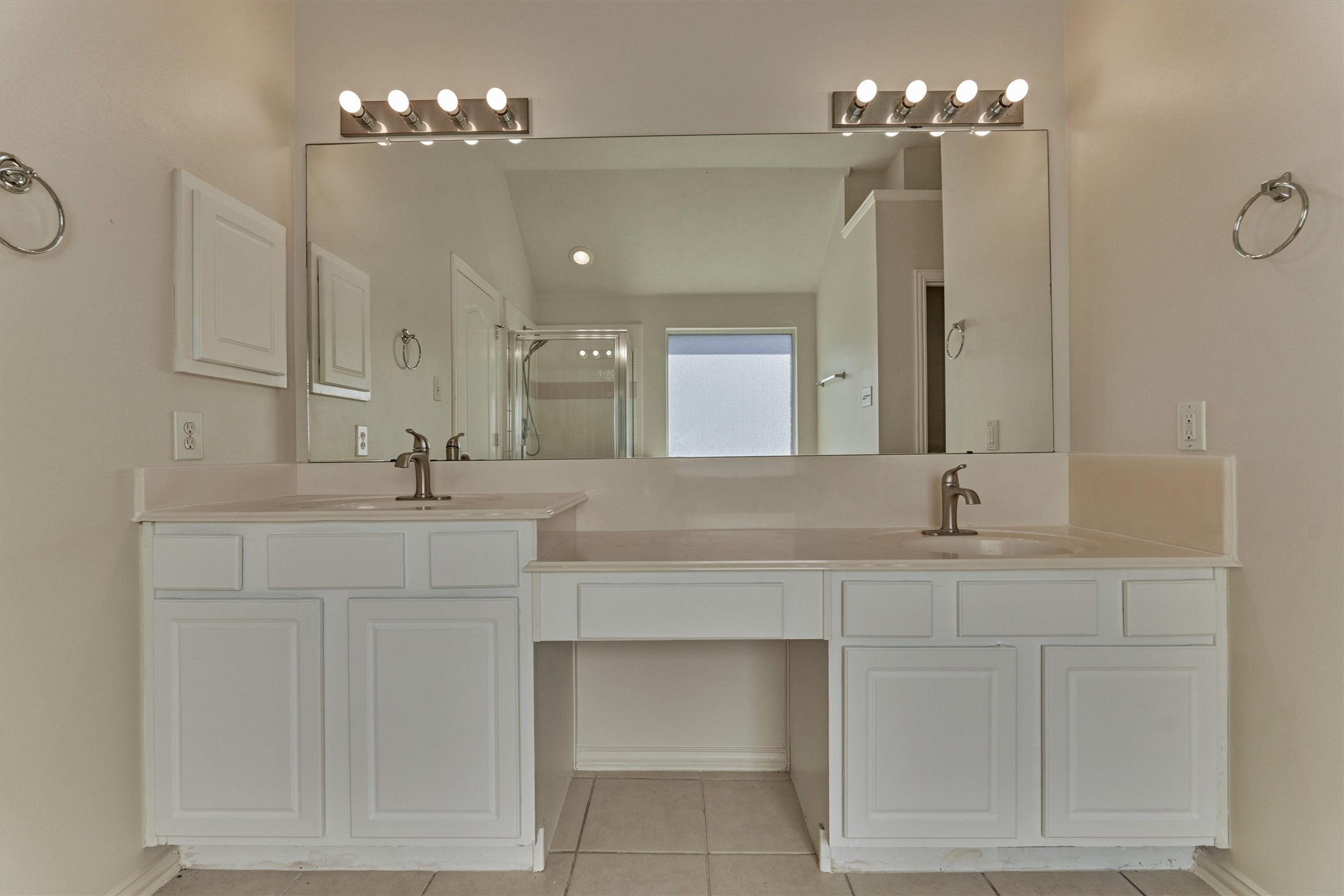 21322 Hannover Forest Spring, TX 77388 - Photo 19 of 30 Note the dedicated vanity space.