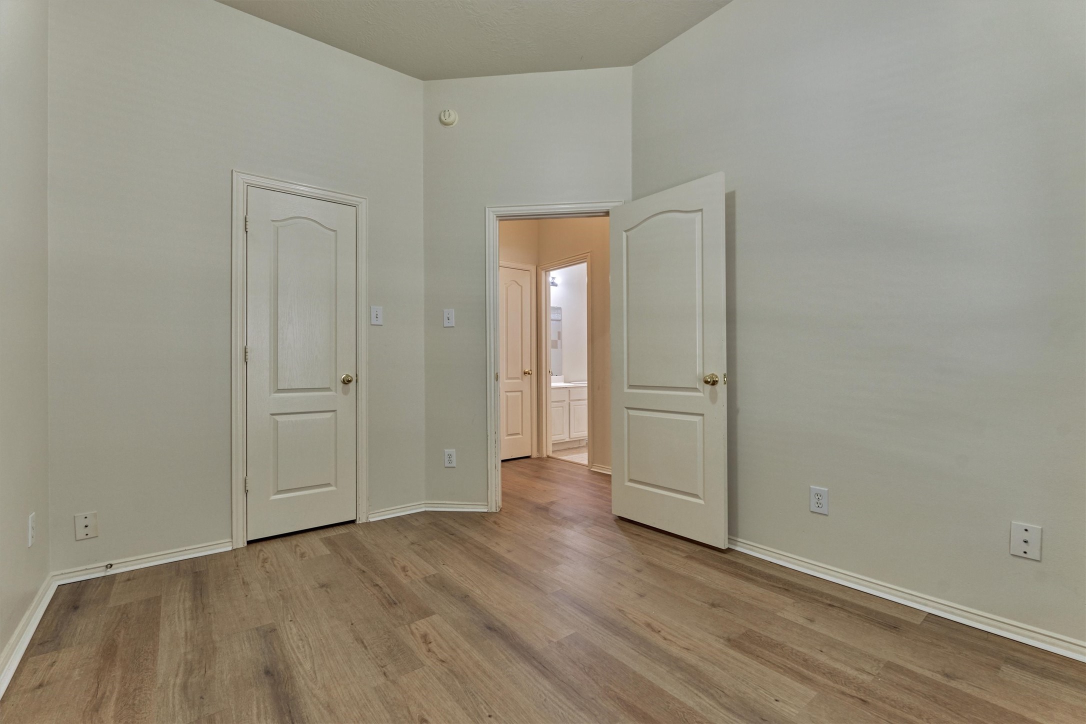 21322 Hannover Forest Spring, TX 77388 - Photo 21 of 30 Secondary bedroom #1 with closet!