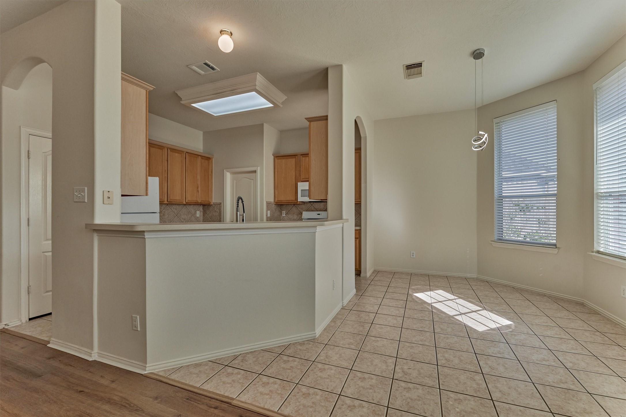 21322 Hannover Forest Spring, TX 77388 - Photo 9 of 30 Breakfast room adjoins the kitchen and den.