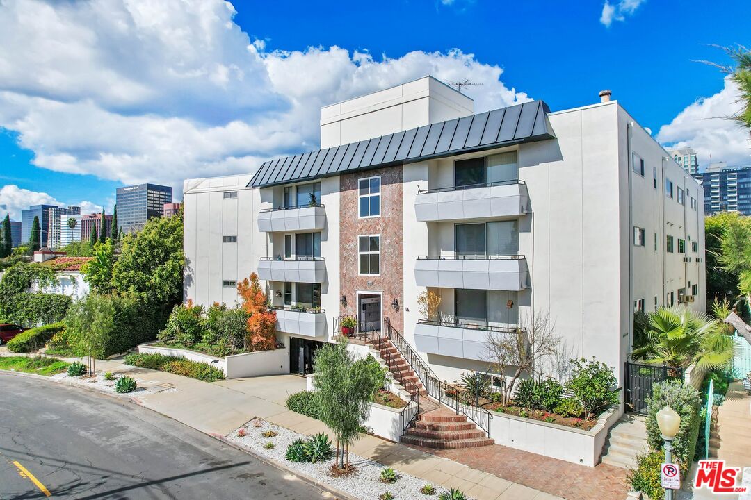 10725 Ohio Avenue, Unit PH2 Los Angeles, CA 90024 - Photo 2 of 31