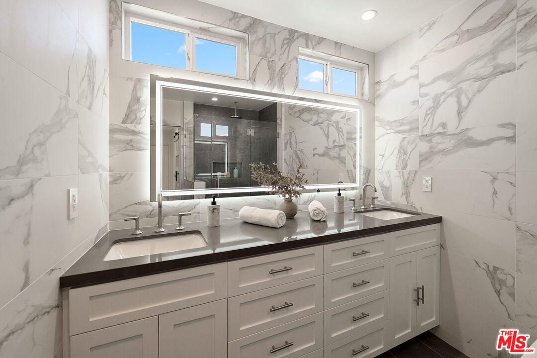 10725 Ohio Avenue, Unit PH2 Los Angeles, CA 90024 - Photo 24 of 31