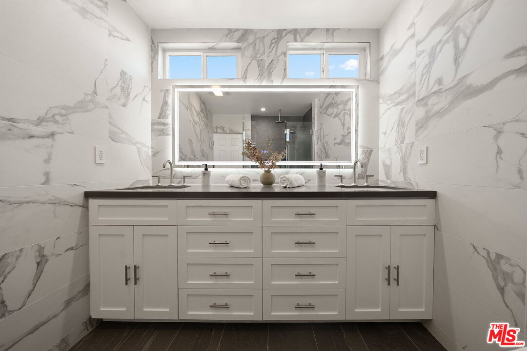 10725 Ohio Avenue, Unit PH2 Los Angeles, CA 90024 - Photo 25 of 31