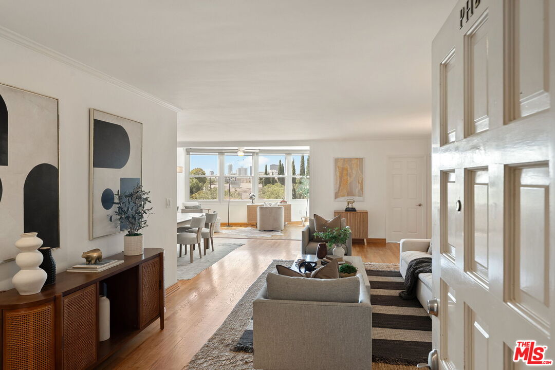 10725 Ohio Avenue, Unit PH2 Los Angeles, CA 90024 - Photo 5 of 31