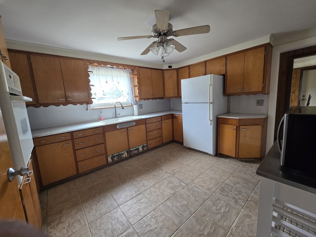 18 Grant Street Acushnet, MA 02743 - Photo 9 of 29