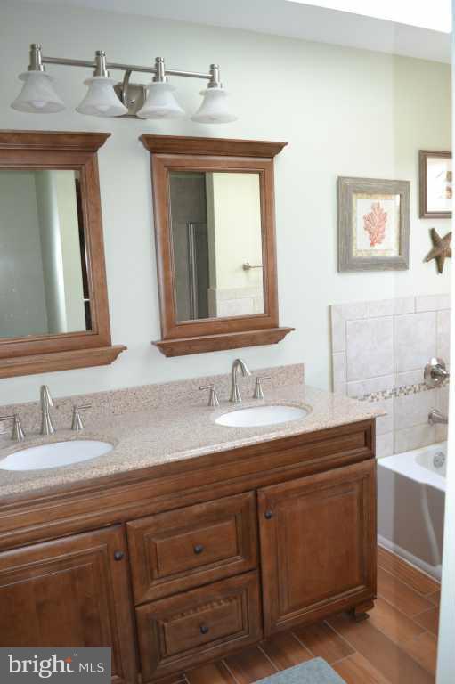 37278 Jeb Stuart Road Purcellville, VA 20132 - Photo 18 of 21 Bath (Master)