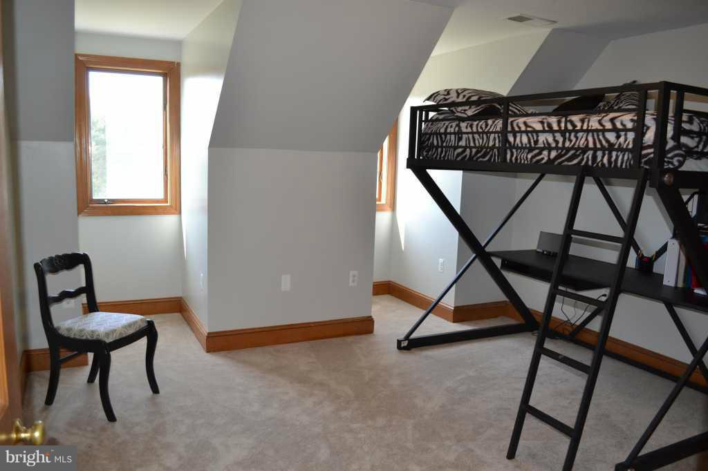 37278 Jeb Stuart Road Purcellville, VA 20132 - Photo 19 of 21 Bedroom