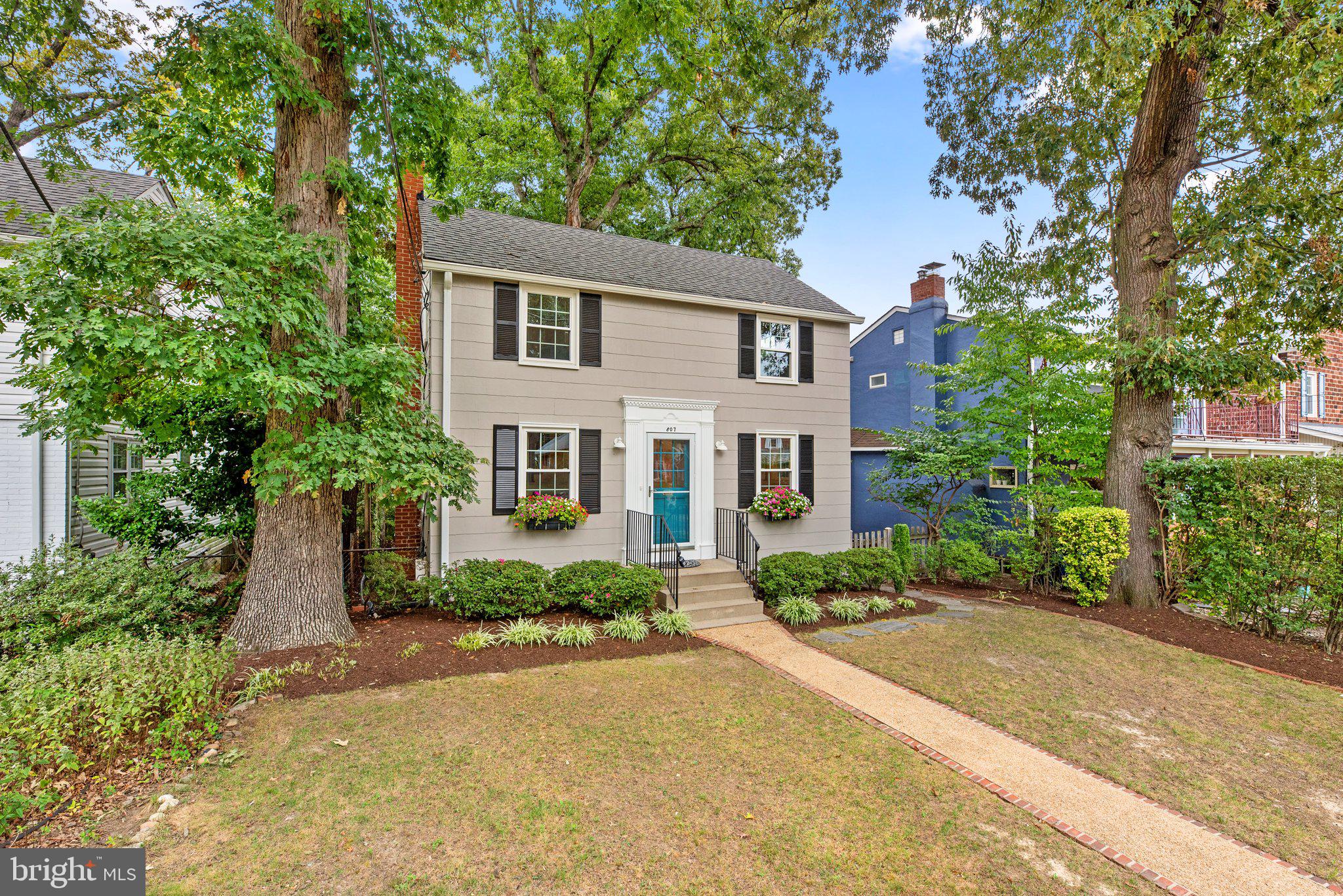 807 Islington Street Silver Spring, MD 20910 - Photo 2 of 49 Beautifully landscaped and manicured front yard.