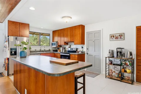 $2,295,000 | 531 Kaiemi Street, Kailua, HI 96734