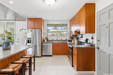 $2,295,000 | 531 Kaiemi Street, Kailua, HI 96734