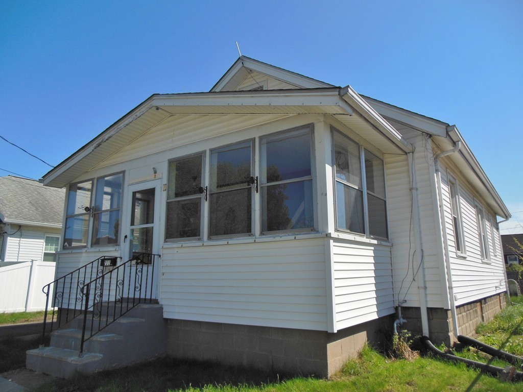 211 Windsor Street West Springfield, MA 01089 - Photo 2 of 25 Gallery Image 2