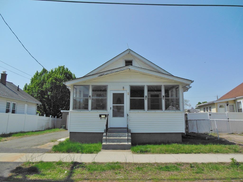 211 Windsor Street West Springfield, MA 01089 - Photo 3 of 25 Gallery Image 3