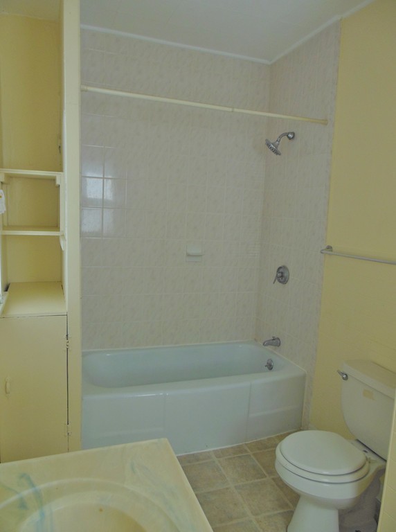 211 Windsor Street West Springfield, MA 01089 - Photo 9 of 25 Gallery Image 9
