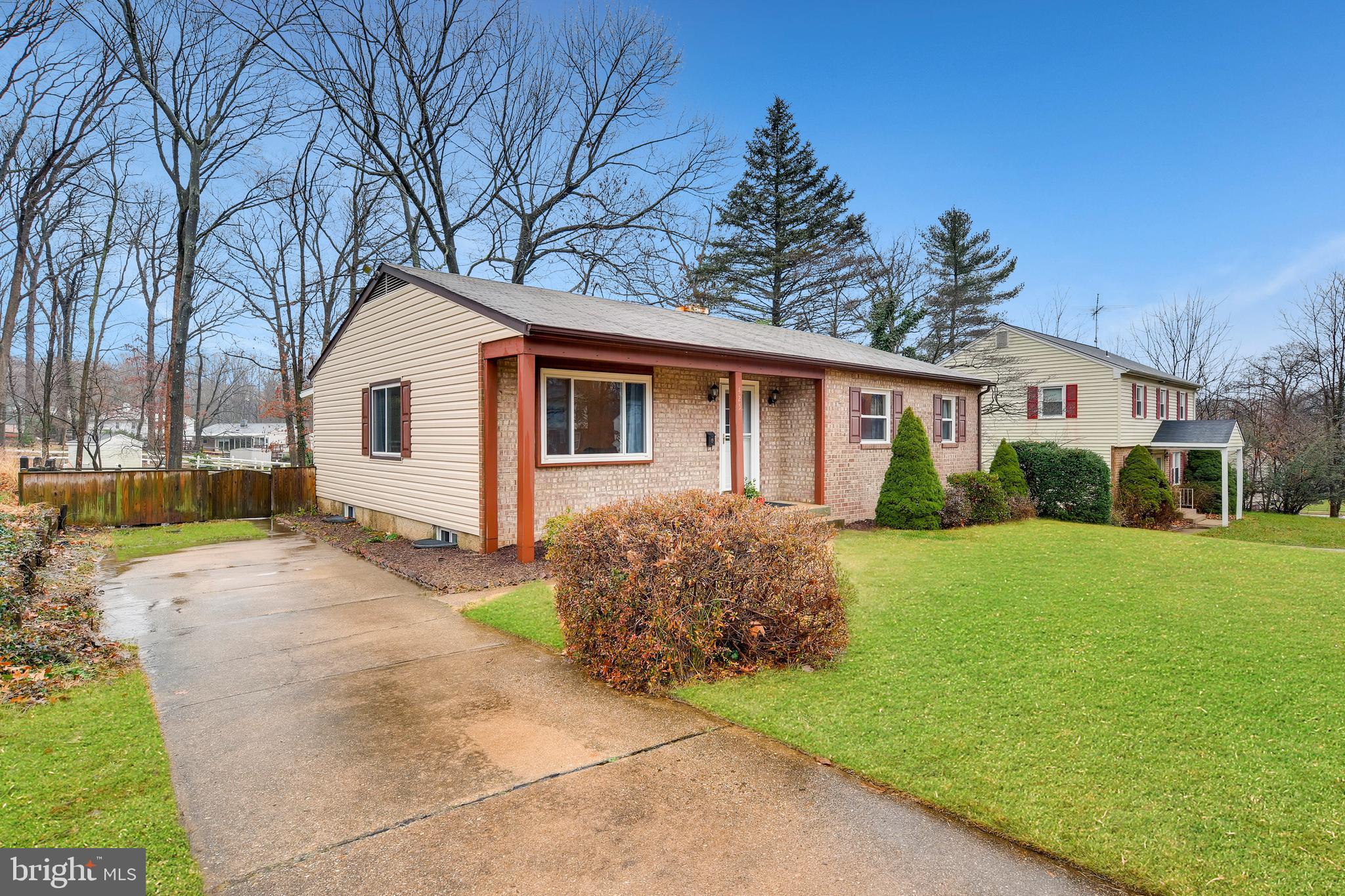 425 Crosby Road Baltimore, MD 21228 - Photo 3 of 31