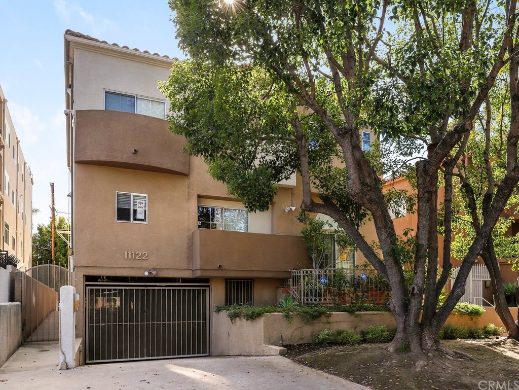 11122 Riverside Drive, Unit 102 Toluca Lake, CA 91602 - Photo 1 of 1