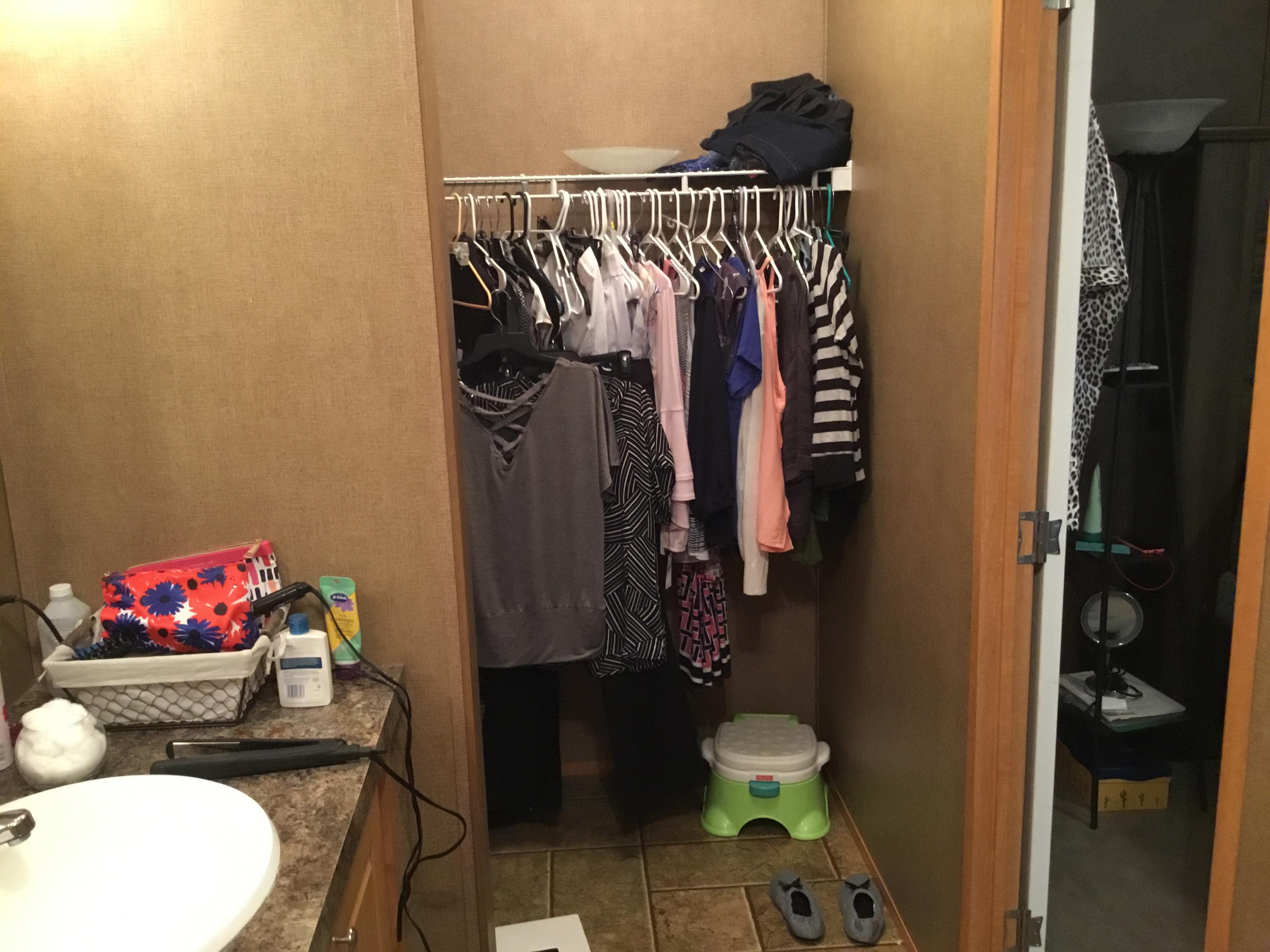 652 Johnson Road Kodak, TN 37764 - Photo 22 of 27 Master Closet