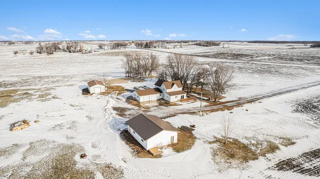 $365,000 | 29490 221st Avenue, Belle Plaine, MN 56011