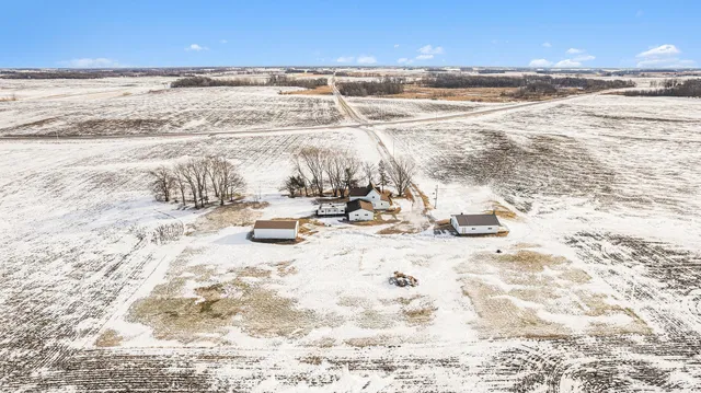 $365,000 | 29490 221st Avenue, Belle Plaine, MN 56011