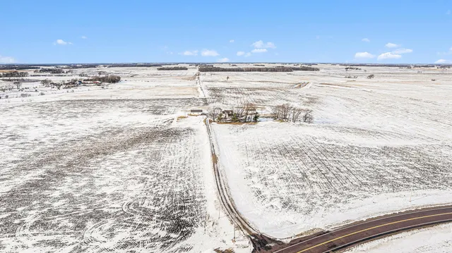 $365,000 | 29490 221st Avenue, Belle Plaine, MN 56011