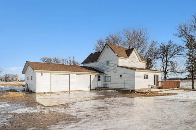 $365,000 | 29490 221st Avenue, Belle Plaine, MN 56011