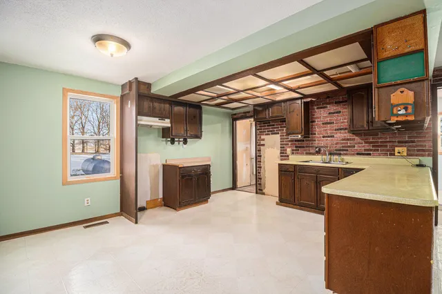 $365,000 | 29490 221st Avenue, Belle Plaine, MN 56011