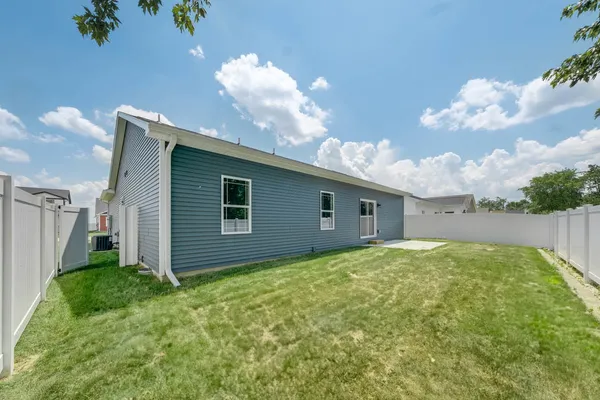 a view of a house with backyard