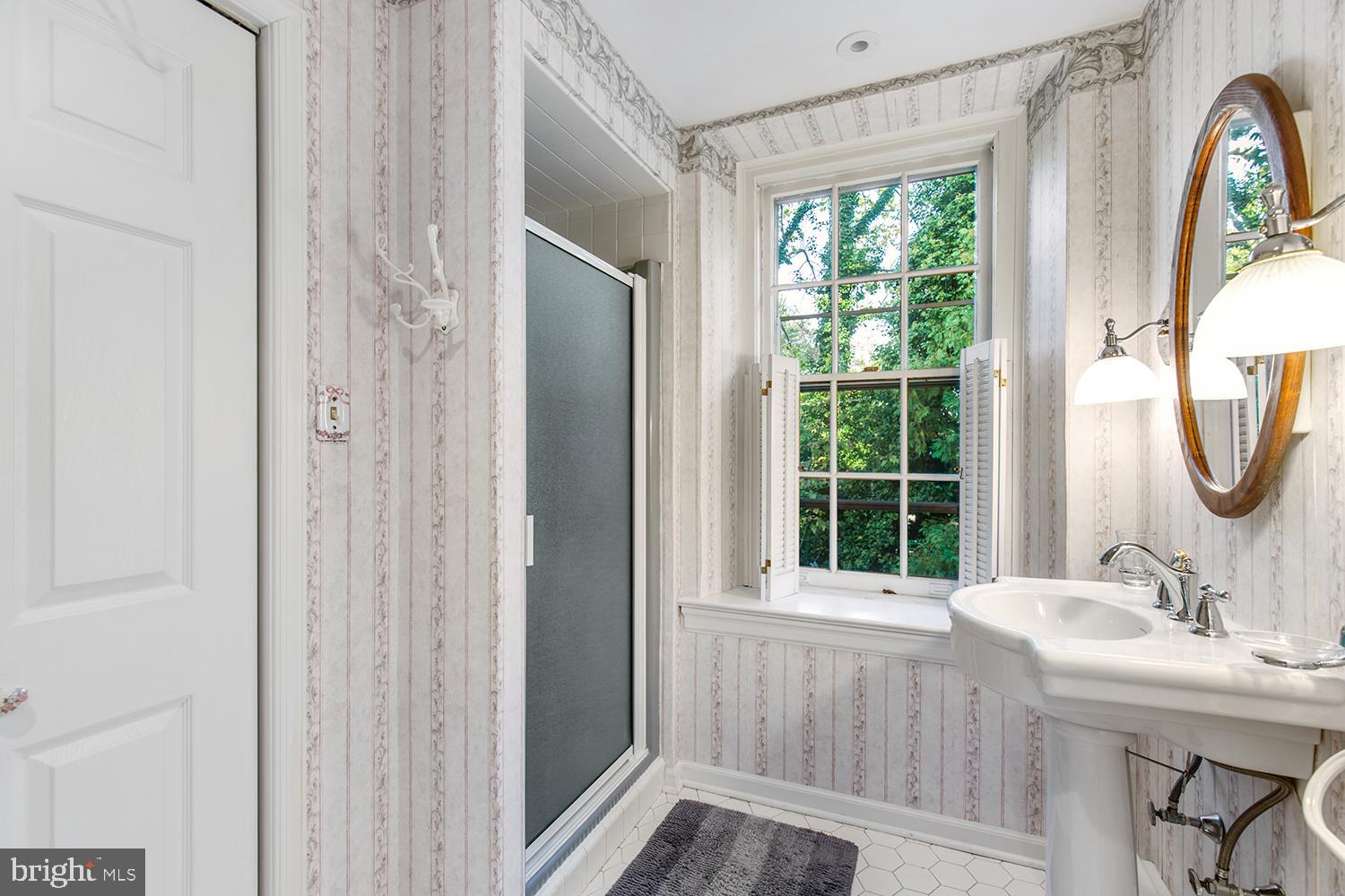 16 Golfview Road Doylestown, PA 18901 - Photo 23 of 36 Hall Bath