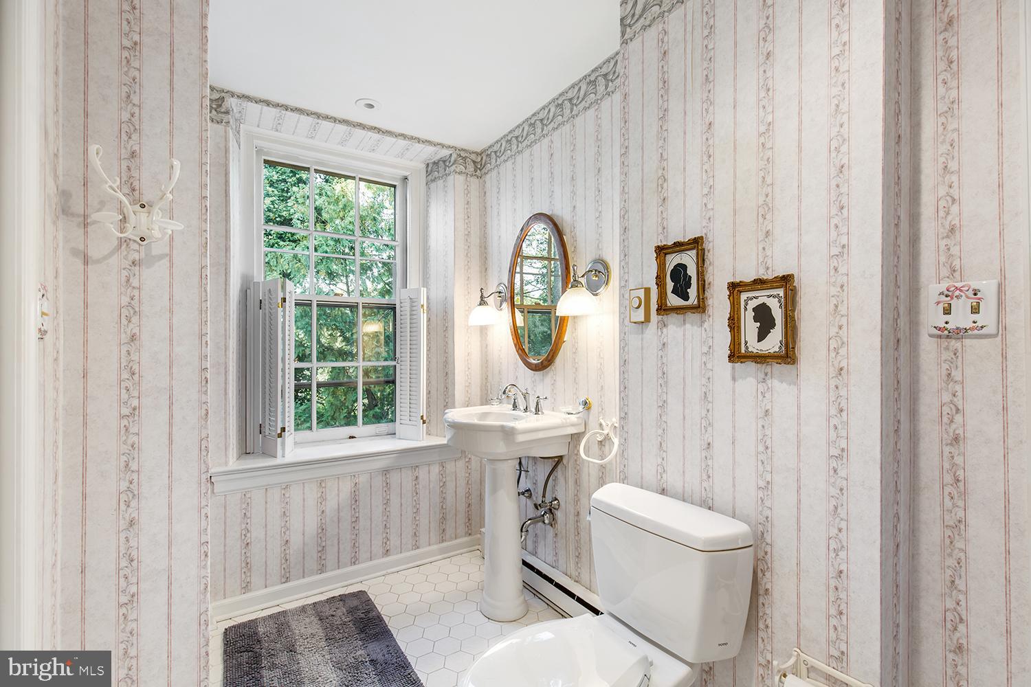 16 Golfview Road Doylestown, PA 18901 - Photo 24 of 36 Hall Bath