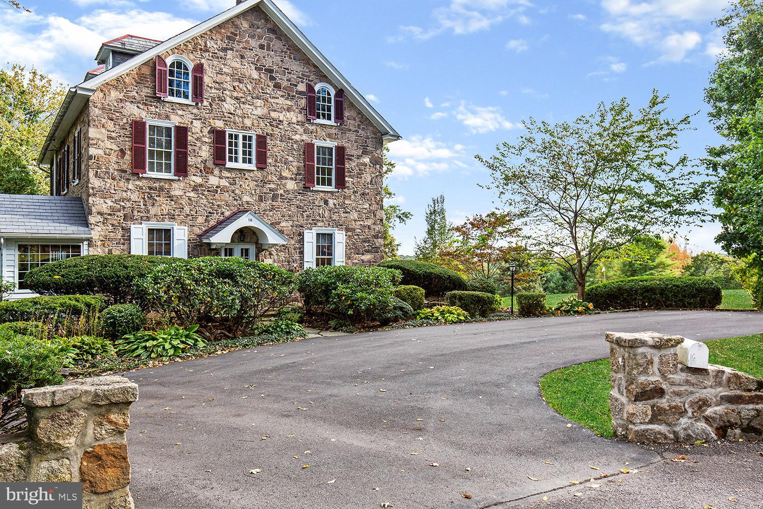 16 Golfview Road Doylestown, PA 18901 - Photo 6 of 36 Side View and Driveway