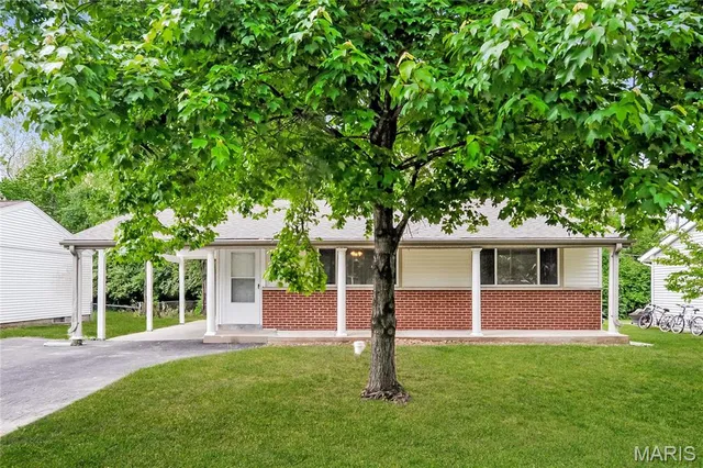 $1,950 | 11114 Mars Lane, Maryland Heights, MO 63043