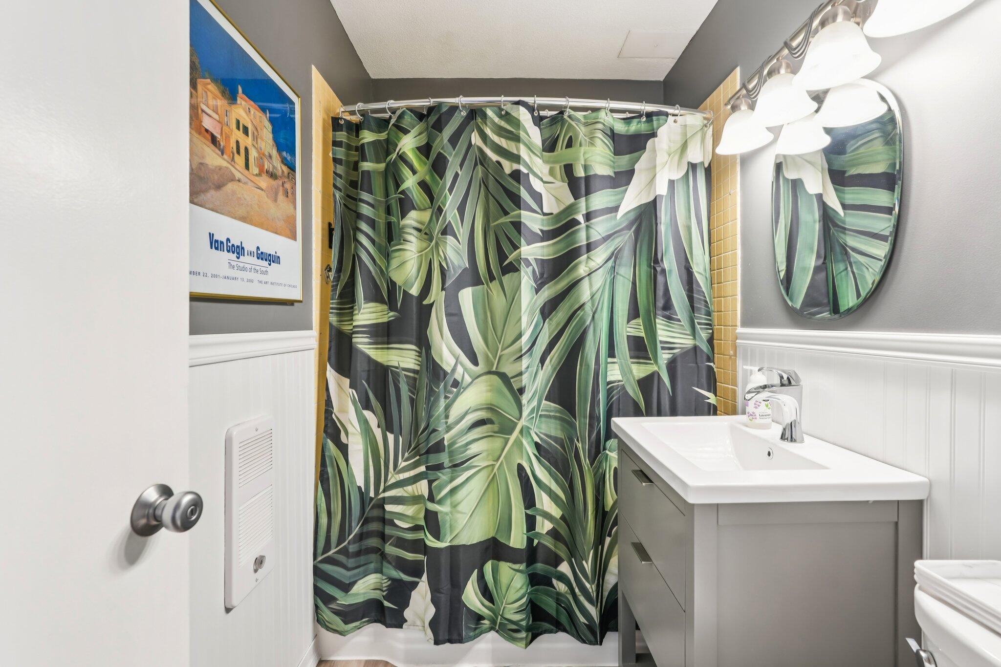 1919 North Summit Avenue, Unit 1C Milwaukee, WI 53202 - Photo 17 of 24 Full Bath