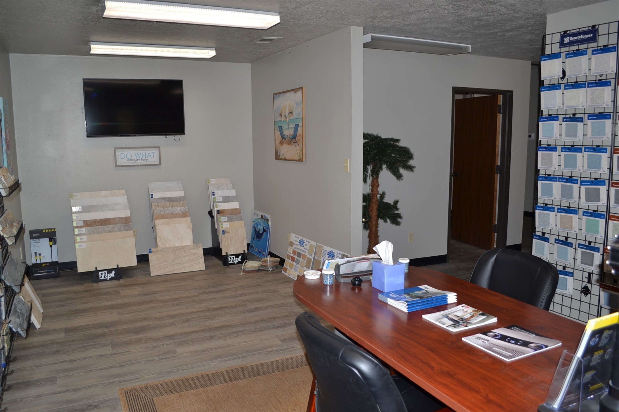 12122 Knigge Cemetery Road Cypress, TX 77429 - Photo 18 of 48 a living room with furniture and a flat screen tv